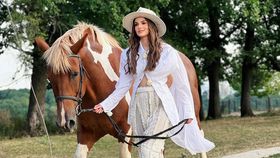 Fiul lui Theo Rose poartă abia acum numele de familie al lui Anghel Damian. Vedeta a dezvăluit de ce la naștere micuțul a primit numele de familie al artistei: „Nu suntem căsătoriți”